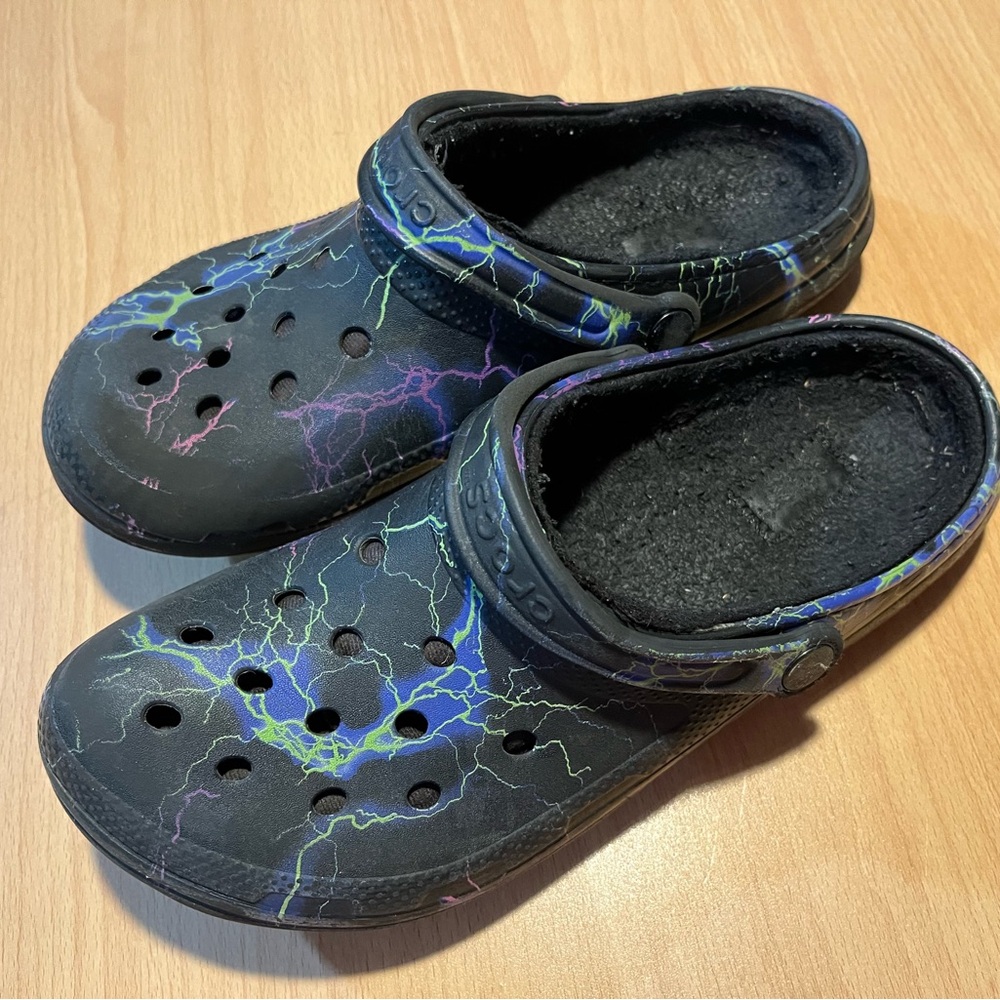 CROCS Unisex Black with Neon Lightning Lined Fuzzy Clogs - Picture 9 of 12